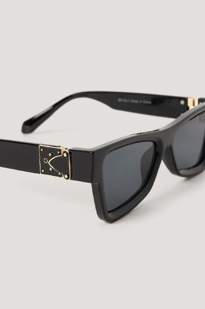 Shop Na-kd Edgy Temple Detailed Sunglasses - Black In Gold/black