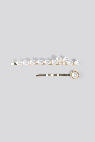 Shop Na-kd Vintage Pearl Hairclips - Gold In Gold/white