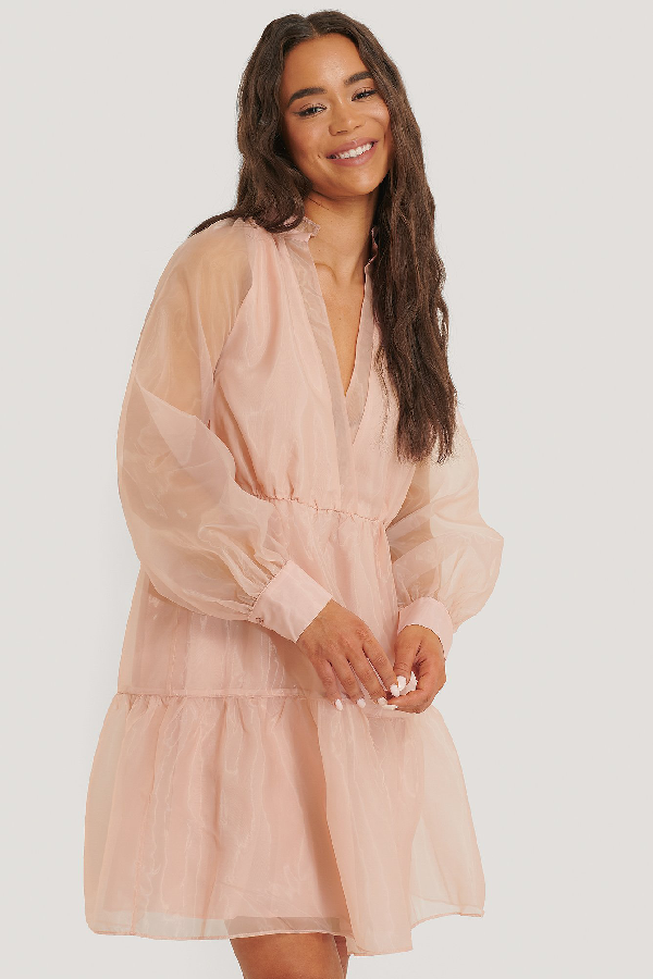 pink flowy dress