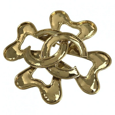 Pre-owned Chanel Gold Metal Pins & Brooches