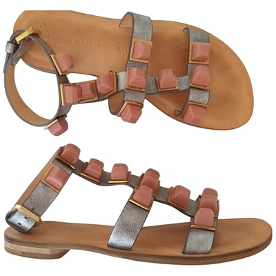 Pre-owned Tonya Hawkes Silver Leather Sandals
