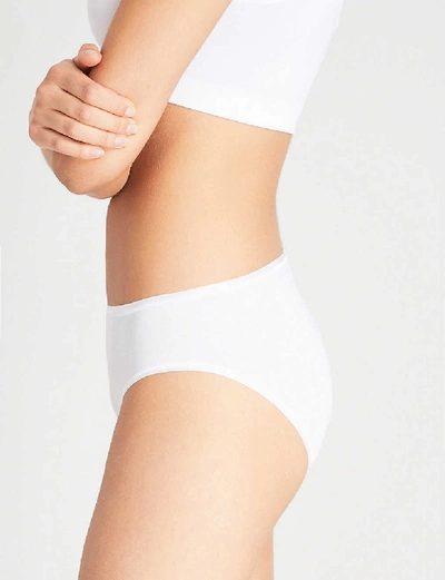 Shop Hanro Womens White Seamless Midi Cotton-jersey Briefs