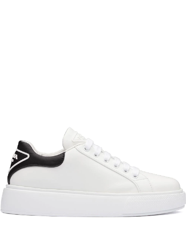 Prada Sneakers Mit Kontrastabsatz In White Modesens