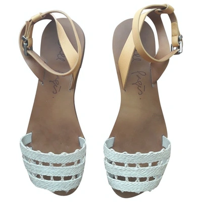Pre-owned Ball Pages Leather Sandal In Beige