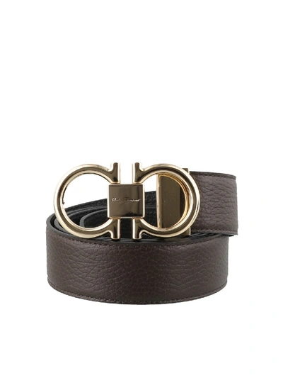 Shop Ferragamo Leather Reversible Belt In Brown