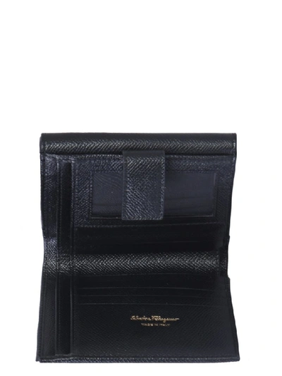 Shop Ferragamo Salvatore  Gancino Clip Wallet In Black