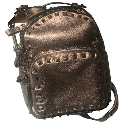 Pre-owned Valentino Garavani Rockstud Leather Backpack In Metallic