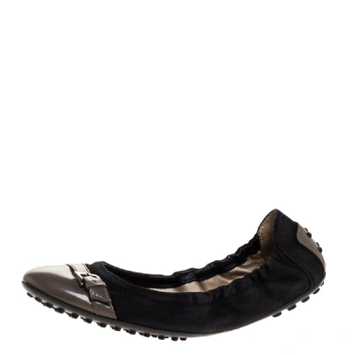 Pre-owned Tod's Black/grey Leather And Suede Buckle Detail Scrunch Ballet Flats Size 36