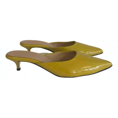 Pre-owned Dear Frances Yellow Patent Leather Sandals