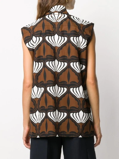 Shop Prada Bluse Mit Geometrischem Print In Brown
