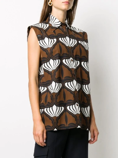 Shop Prada Bluse Mit Geometrischem Print In Brown