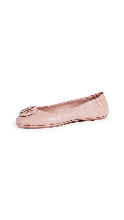 Shop Tory Burch Minnie Travel Ballet Flats With Leather Logo In Rosa