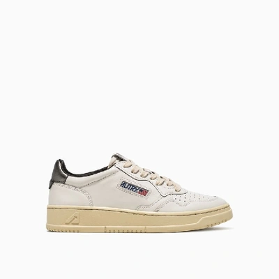 Shop Autry 01 Low Sneakers Aulwse03 In Leat Wht/silver