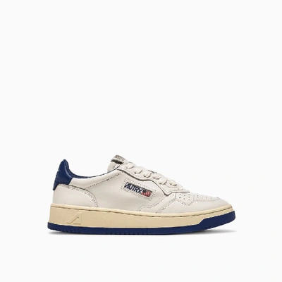 Shop Autry 01 Low Sneakers Aulwbb35 In Leat Wht/blue