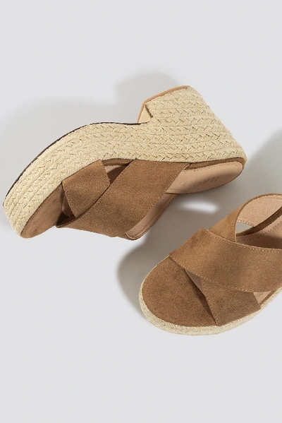 Shop Na-kd Raffia Block Heel Sandals - Brown