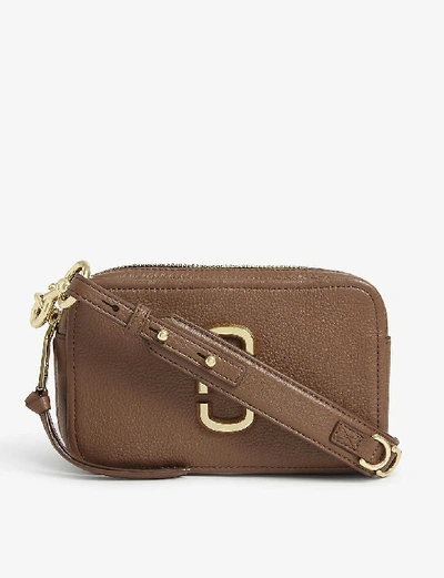 Shop Marc Jacobs Softshot 21 Leather Cross-body Bag In Milk Chocolate