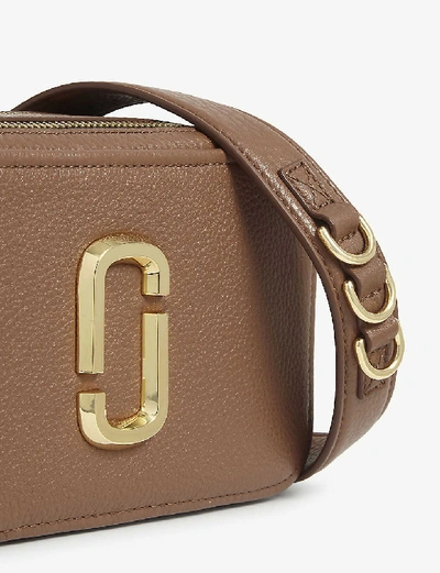Shop Marc Jacobs Softshot 21 Leather Cross-body Bag In Milk Chocolate