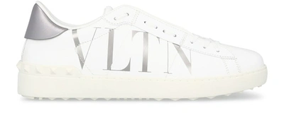 Shop Valentino Garavani - Vltn Sneakers In Bianco Alluminio