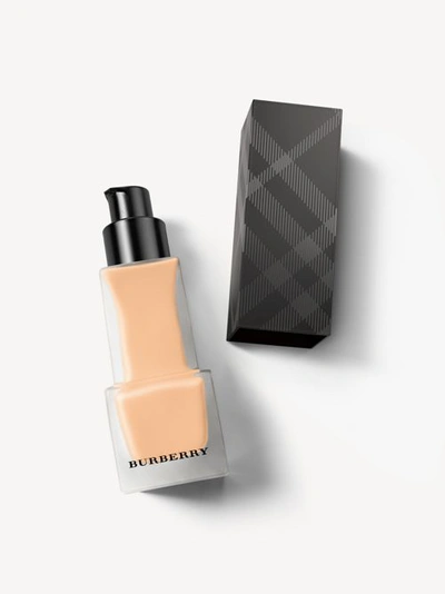 Shop Burberry Matte Glow Liquid Foundation – 20 Fair Warm - Women 