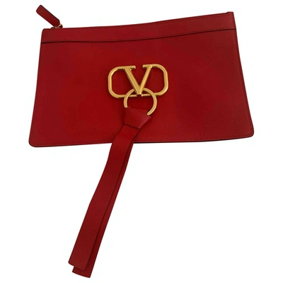Pre-owned Valentino Garavani Vring Leather Clutch Bag In Red