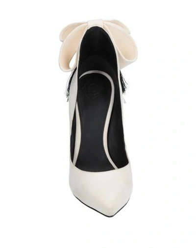 Shop Aleksander Siradekian Pump In Ivory