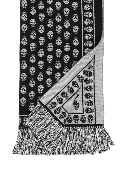 Shop Alexander Mcqueen Extra Large Skull Scarf In Black Ivory