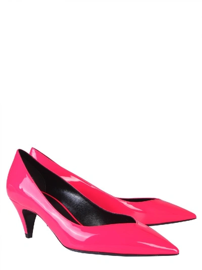 Shop Saint Laurent Kiki Pump In Fuchsia