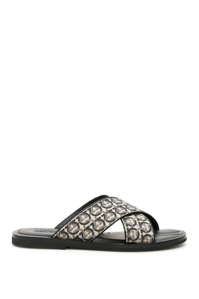 Ferragamo Men's Sion 3 Gancio-print Slides In Beige Nero