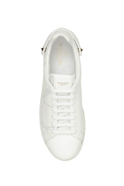 Shop Valentino Garavani Backnet Vlogo Sneakers In Bianco Bianco