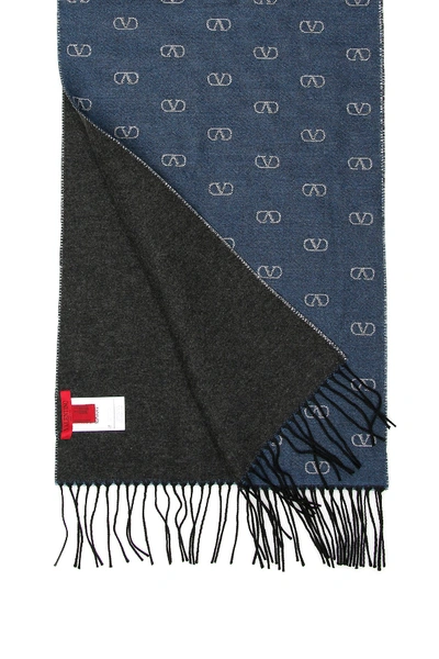 Shop Valentino Garavani Vlogo Scarf In Denim Avorio Nero