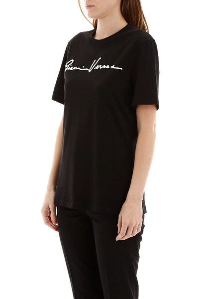 Shop Versace Gv Signature T-shirt In Nero Bianco