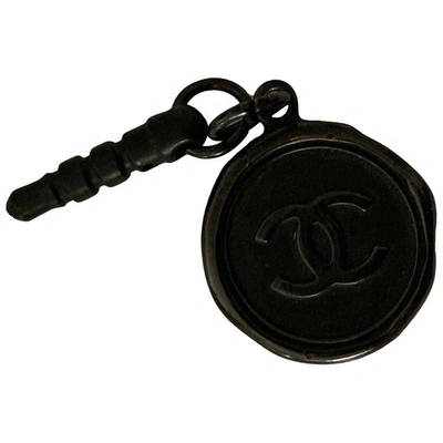 Pre-owned Chanel Cc Cloth Phone Charm In Black