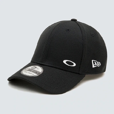 Shop Oakley Tinfoil Cap 2.0 In Black