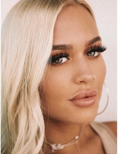 Shop Huda Beauty Lottie Luxe Silk Lashes #19 In Na