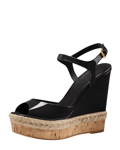 Gucci Hollie Patent Leather Cork Wedge Sandals In Klack