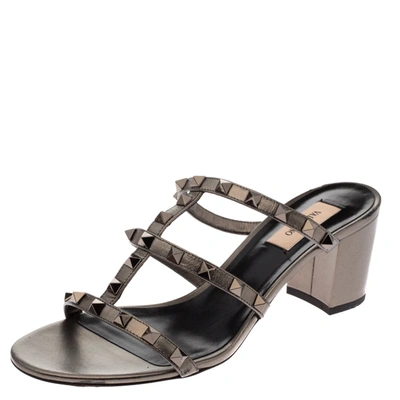 Pre-owned Valentino Garavani Grey Leather Rockstud Strappy Sandals Size 39