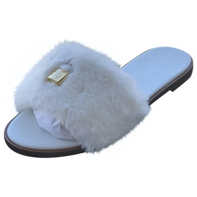 Pre-owned Louis Vuitton White Faux Fur Sandals