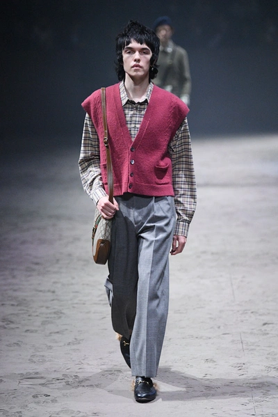 Shop Gucci Cable-knitted Wool Vest In Red