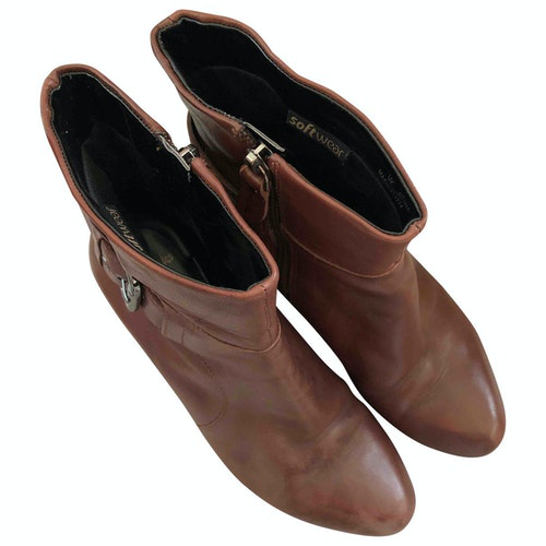 clarks softwear boots