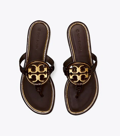 Shop Tory Burch Miller Sandale Mit Metall-logo, Geprägtes Leder In Coco Bark