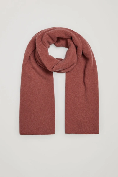 Shop Cos Unisex Knitted Cashmere Scarf In Orange