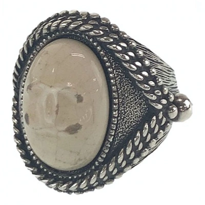 Pre-owned Chanel Cc White Metal Ring