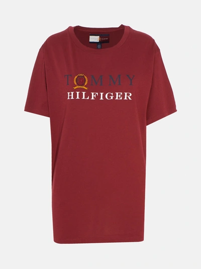Shop Tommy Hilfiger Burgundy Boyfriend T-shirt In Bordeaux