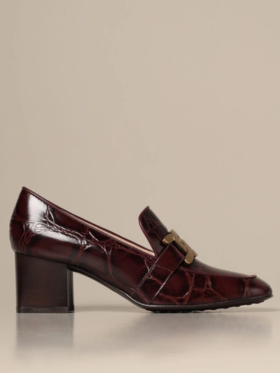 Shop Tod's Moccasin In Crocodile Print Leather With Chain Detail In Burgundy
