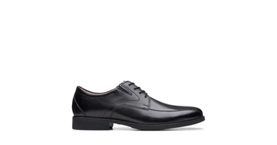 Shop Clarks Whiddon Pace In Black