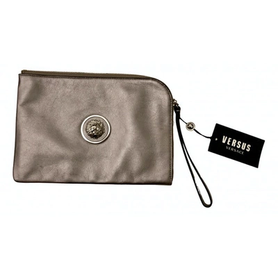 Pre-owned Versus Leather Clutch Bag In Silver