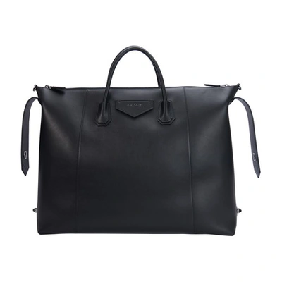 Shop Givenchy Maxi Antigona Bag In Noir