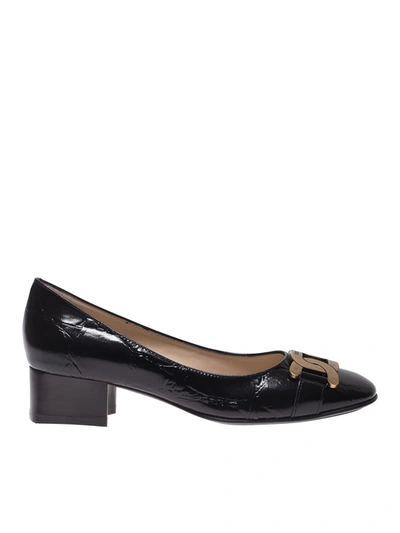 Shop Tod's Chain Logo Pumps In Black