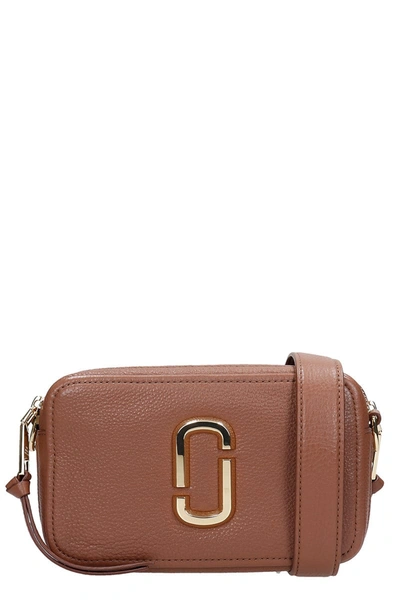 Shop Marc Jacobs The Softshot 21 Shoulder Bag In Brown Leather