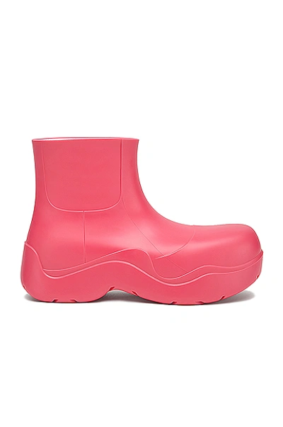 Bottega Veneta Bv Puddle Biodegradable-rubber Ankle Boots In Pink 